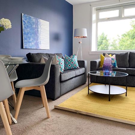 Modern And Vibrantly Designed Apartment Motherwell Exterior photo