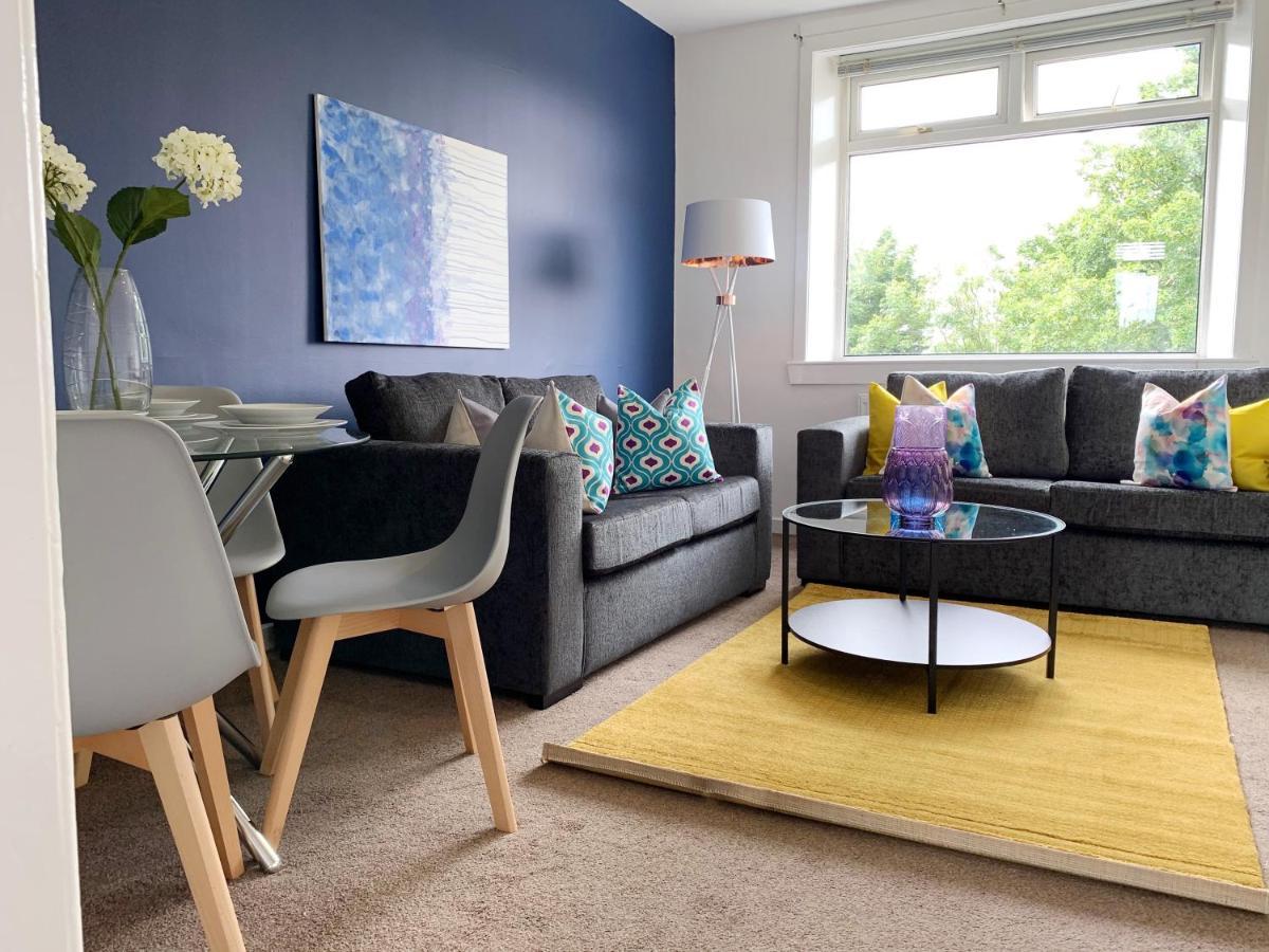 Modern And Vibrantly Designed Apartment Motherwell Exterior photo